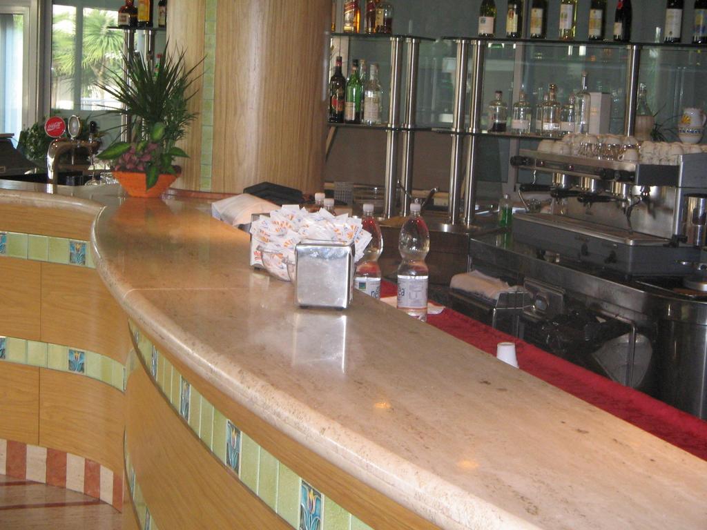 Ihr Residence Hotel Le Terrazze Grottammare Bagian luar foto