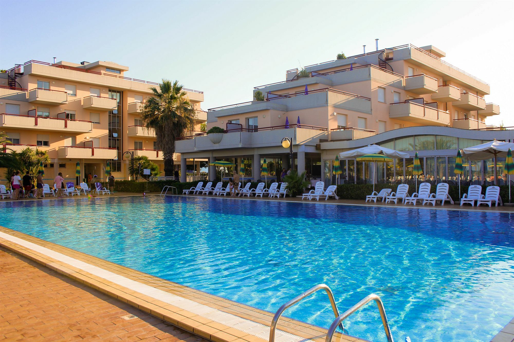 Ihr Residence Hotel Le Terrazze Grottammare Bagian luar foto
