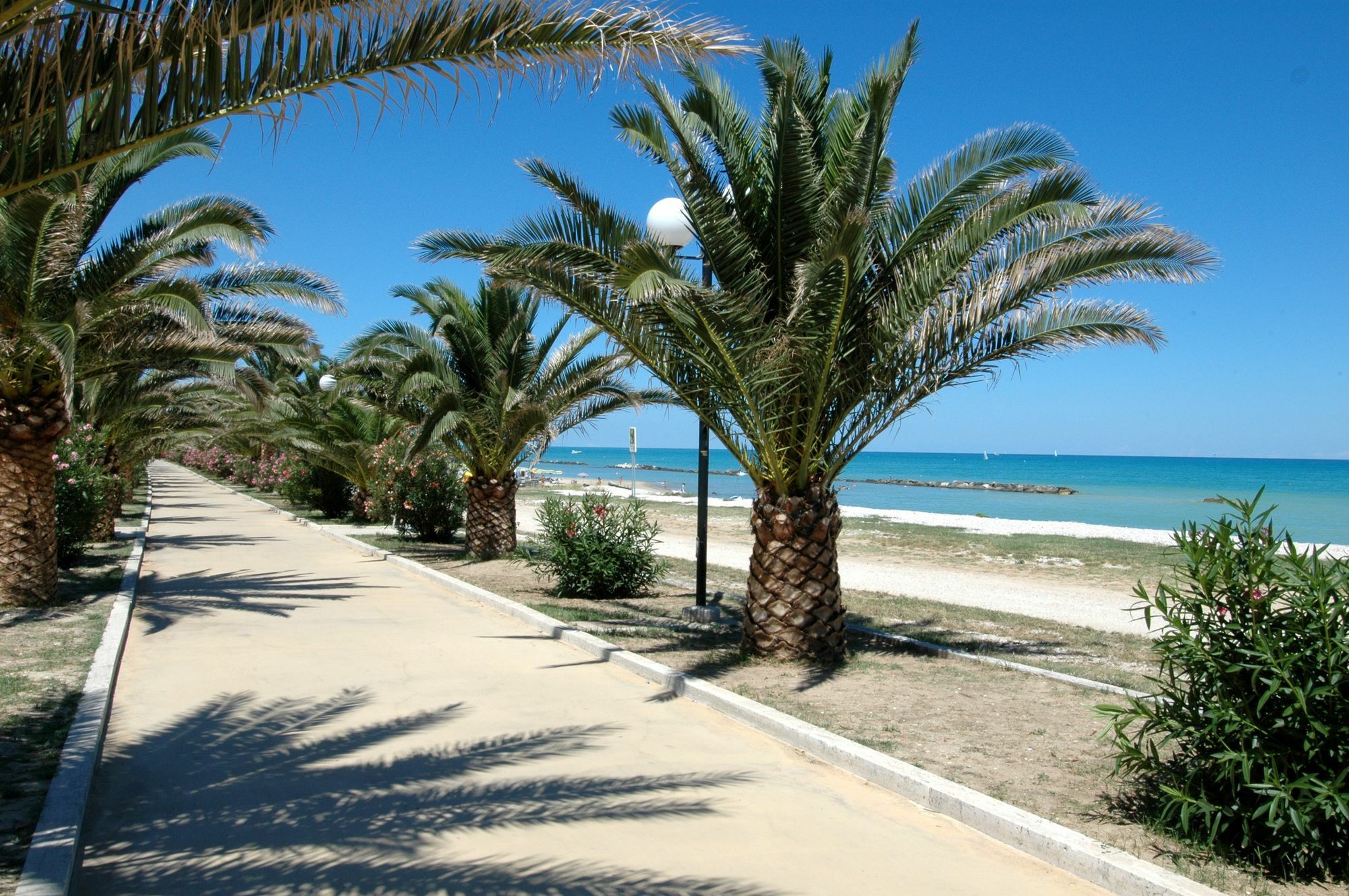 Ihr Residence Hotel Le Terrazze Grottammare Bagian luar foto