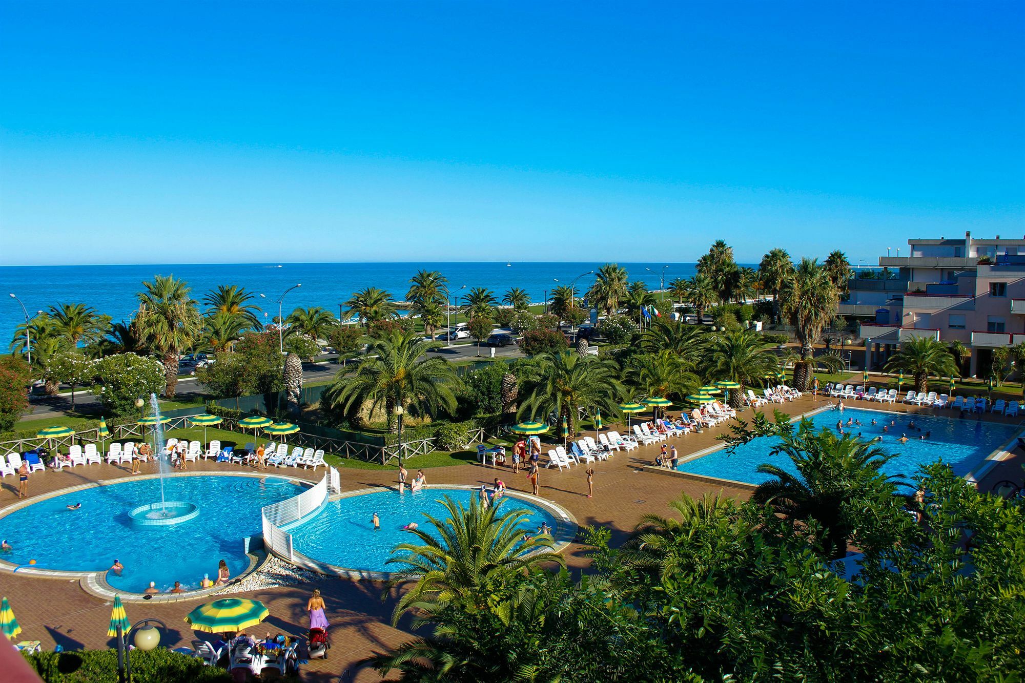Ihr Residence Hotel Le Terrazze Grottammare Bagian luar foto