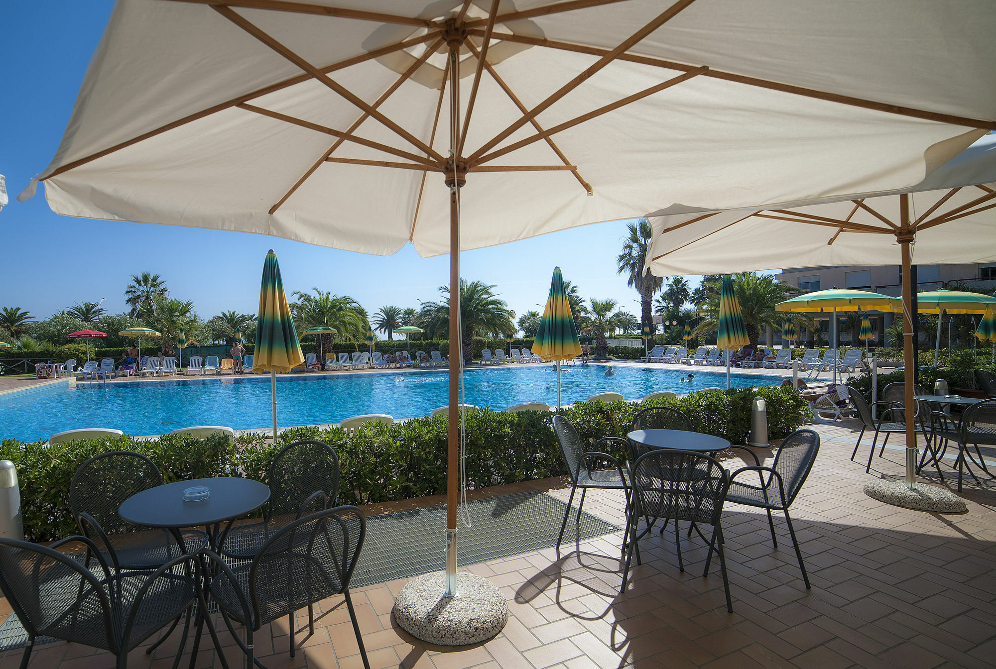 Ihr Residence Hotel Le Terrazze Grottammare Bagian luar foto